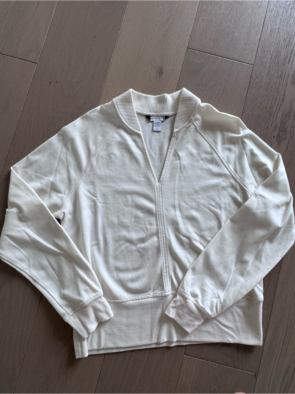 Women’s Athleta Cream v-Neck Sweater size Large